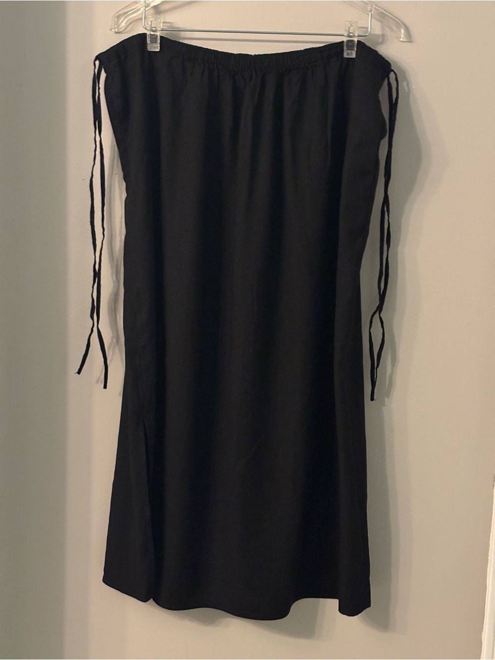 Uniqlo: C (Clare Waight Keller collaboration) black maxi skirt M. Side slit